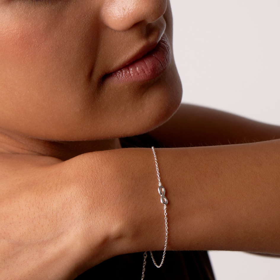 infinity women with bracelet in silver