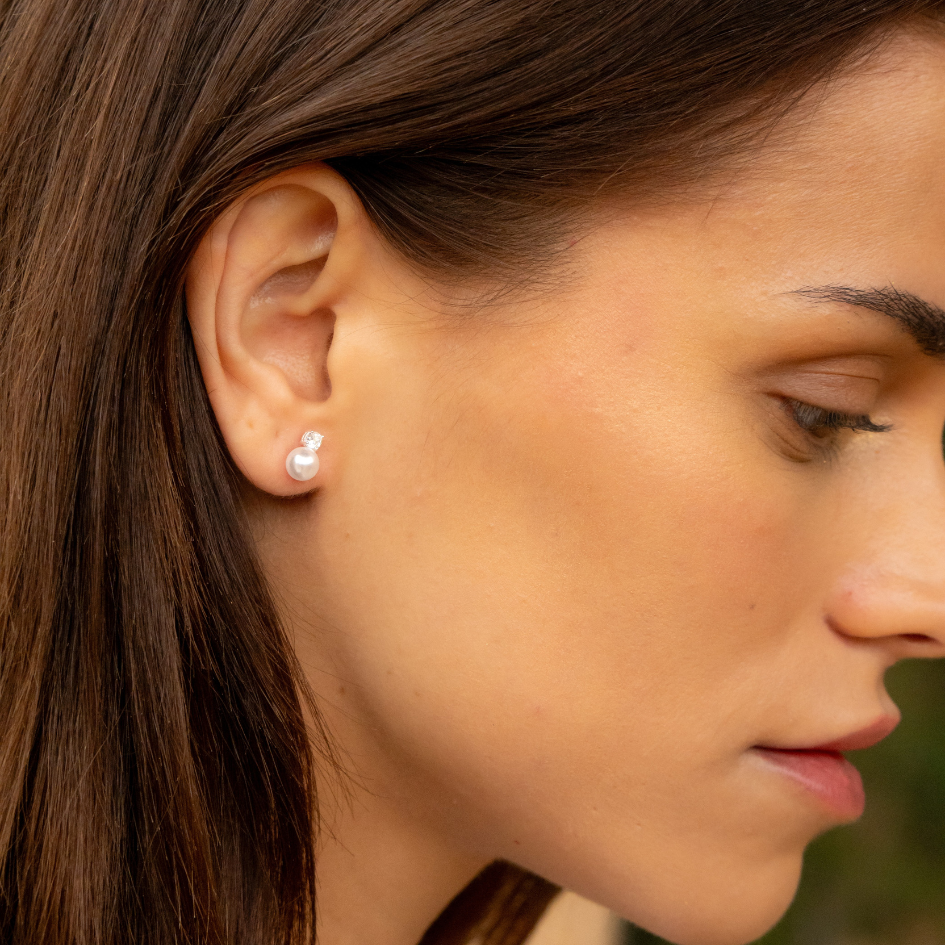 Held Light – Sterling Silver Pearl & Crystal Studs
